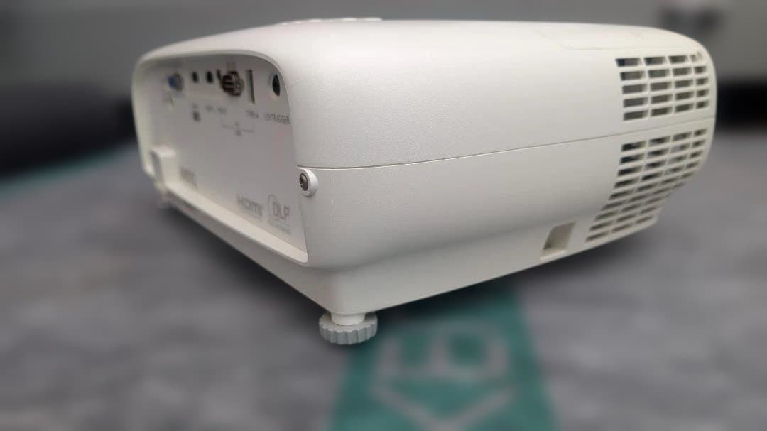 BENQ HT2550　4Kプロジェクター 本体