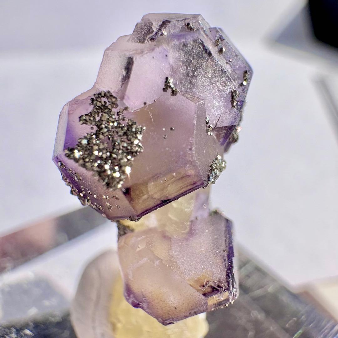 526 きのこタイプ 中国 内モンゴル産 フローライト&パイライト&クォーツ